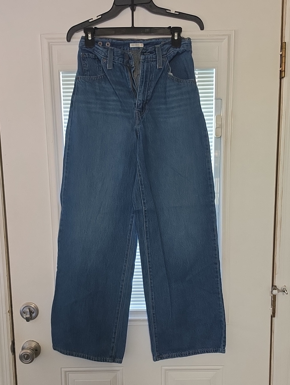 Levi's Wide-Leg Jeans in Medium Blue Denim
